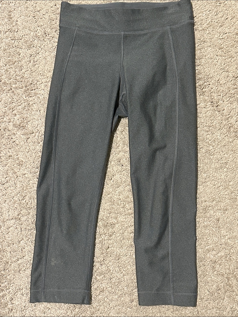 Under Armour Women’s  Gray Cropped Athletic Leggings